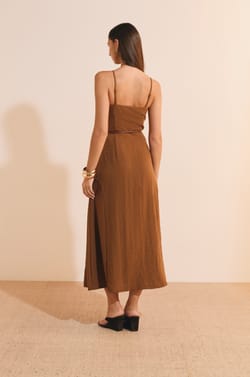 Robe longue &agrave; fines bretelles;${refinementColor}