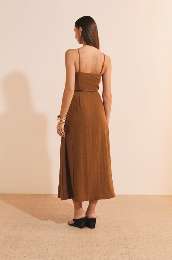 Robe longue &agrave; fines bretelles;${refinementColor}