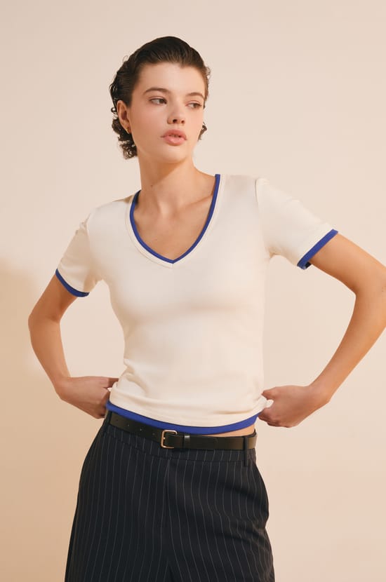 T-shirt &agrave; manches courtes col V en coton;${refinementColor}