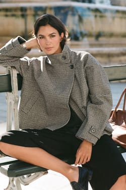 Manteau court avec laine &agrave; motif pied-de-poule et col montant;${refinementColor}