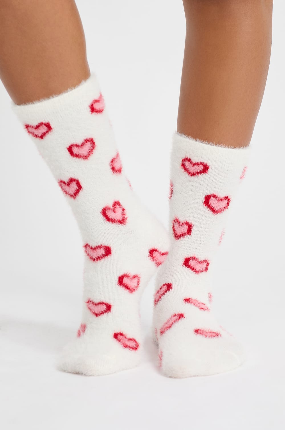 Socken aus grobem Strick mit Herzprint;${refinementColor}