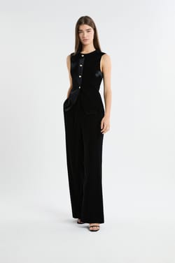 Top sans manches à boutons dorés;${refinementColor}