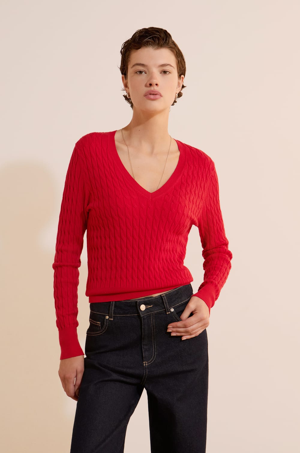 Pull col V en maille fine;${refinementColor}