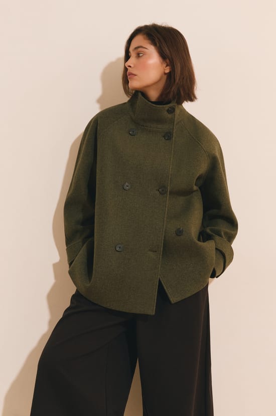 Manteau court avec laine &agrave; col montant;${refinementColor}