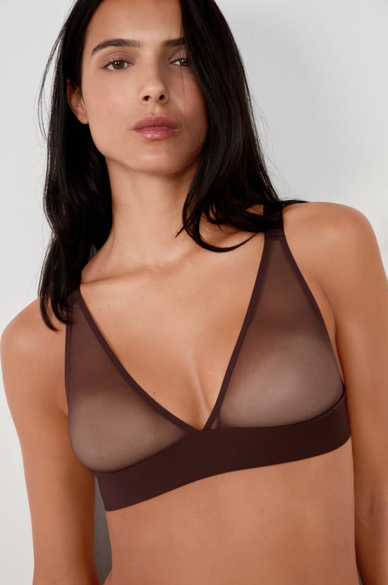 Wireless triangle bra in mesh;${refinementColor}