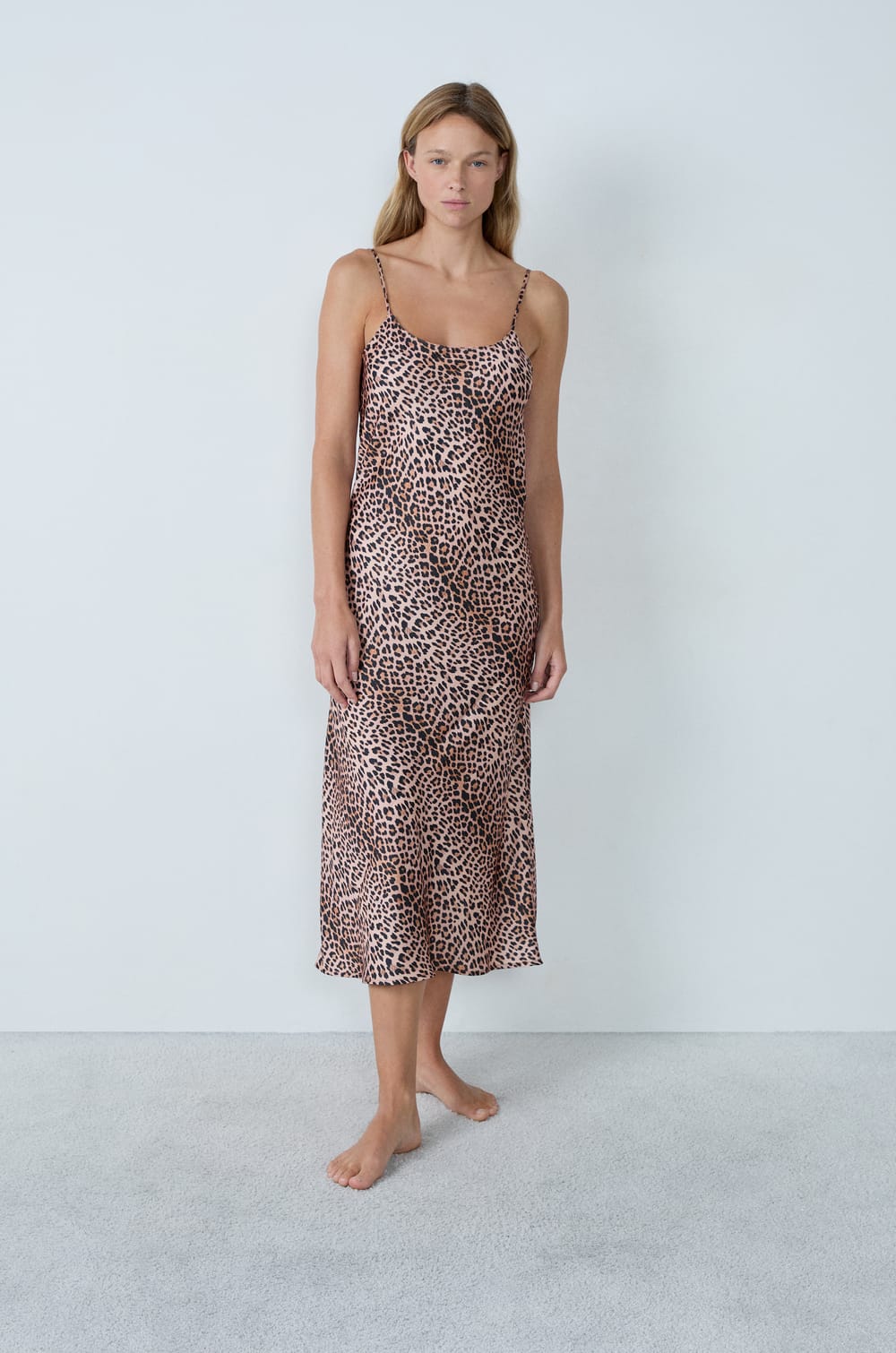 Satin leopard print nightdress;${refinementColor}