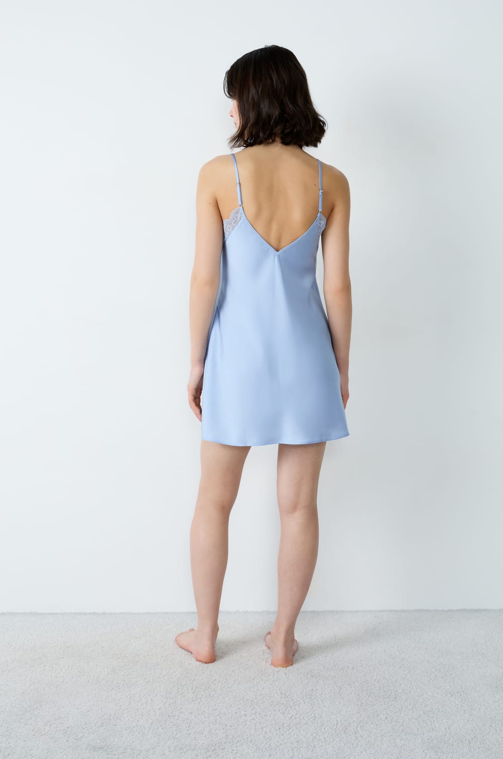 Short satin nightdress with lace details;${refinementColor}