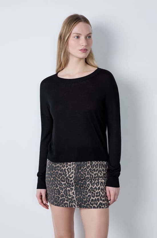 Round Neck Sweater;${refinementColor}