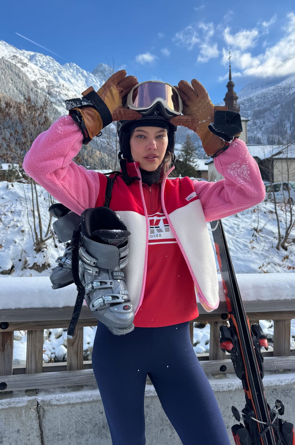 Teplá sherpa bunda s kontrastními vsadkami;${refinementColor}