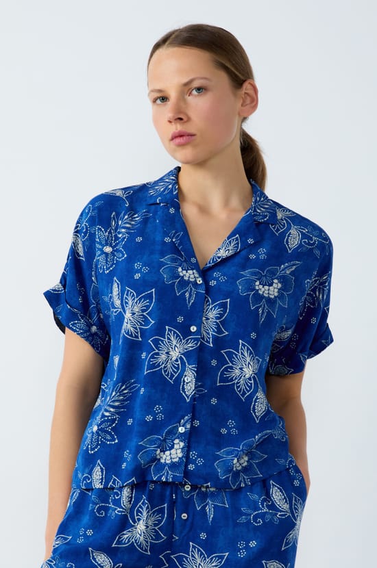 Short-Sleeved Patterned Pajama Shirt;${refinementColor}