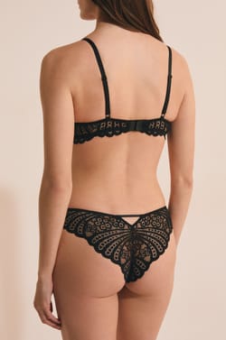 Tanga en dentelle;${refinementColor}