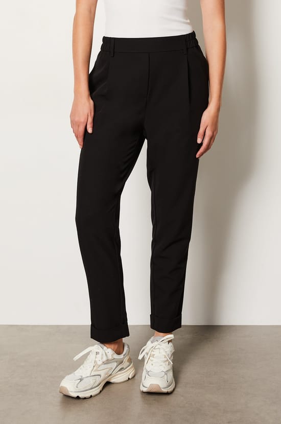 Trousers with a cigarette cut;${refinementColor}