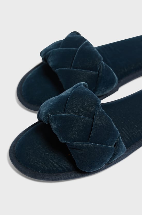 Velvet flip-flop slippers;${refinementColor}