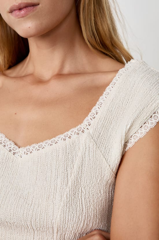 Short-Sleeved T-Shirt;${refinementColor}