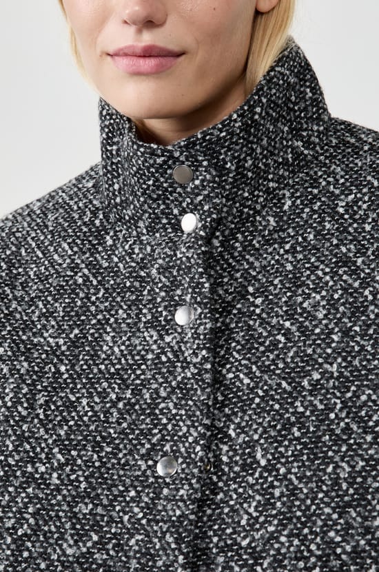 Sleeveless Jacket;${refinementColor}