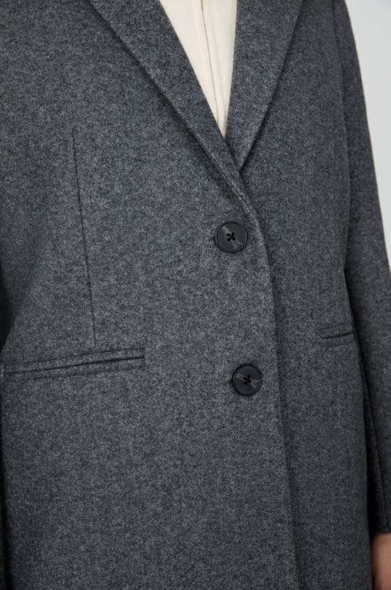 Short coat;${refinementColor}