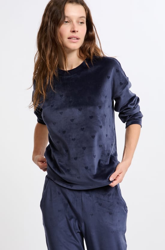 Pyjama 2 pièces à motifs coeurs effet velours;${refinementColor}