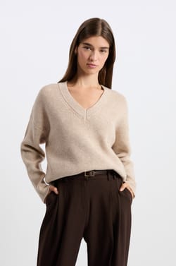 Jersey de cuello en V y manga larga;${refinementColor}