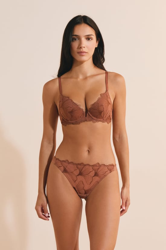 Tanga en broderie;${refinementColor}