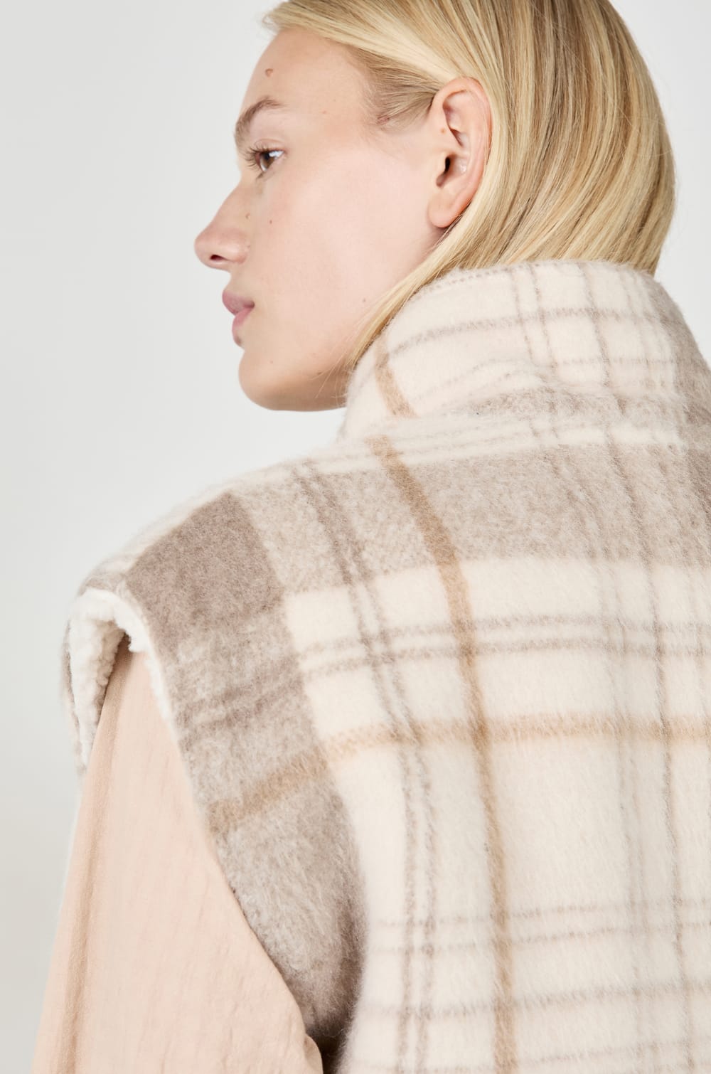 Reversible sleeveless checkered jacket;${refinementColor}