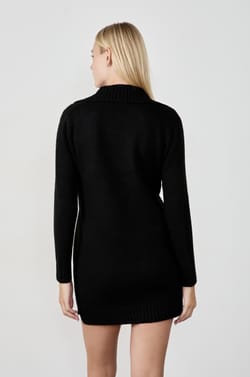 Robe pull col V;${refinementColor}