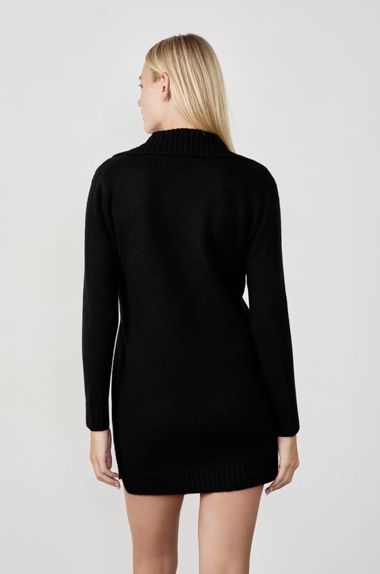Robe pull col V;${refinementColor}