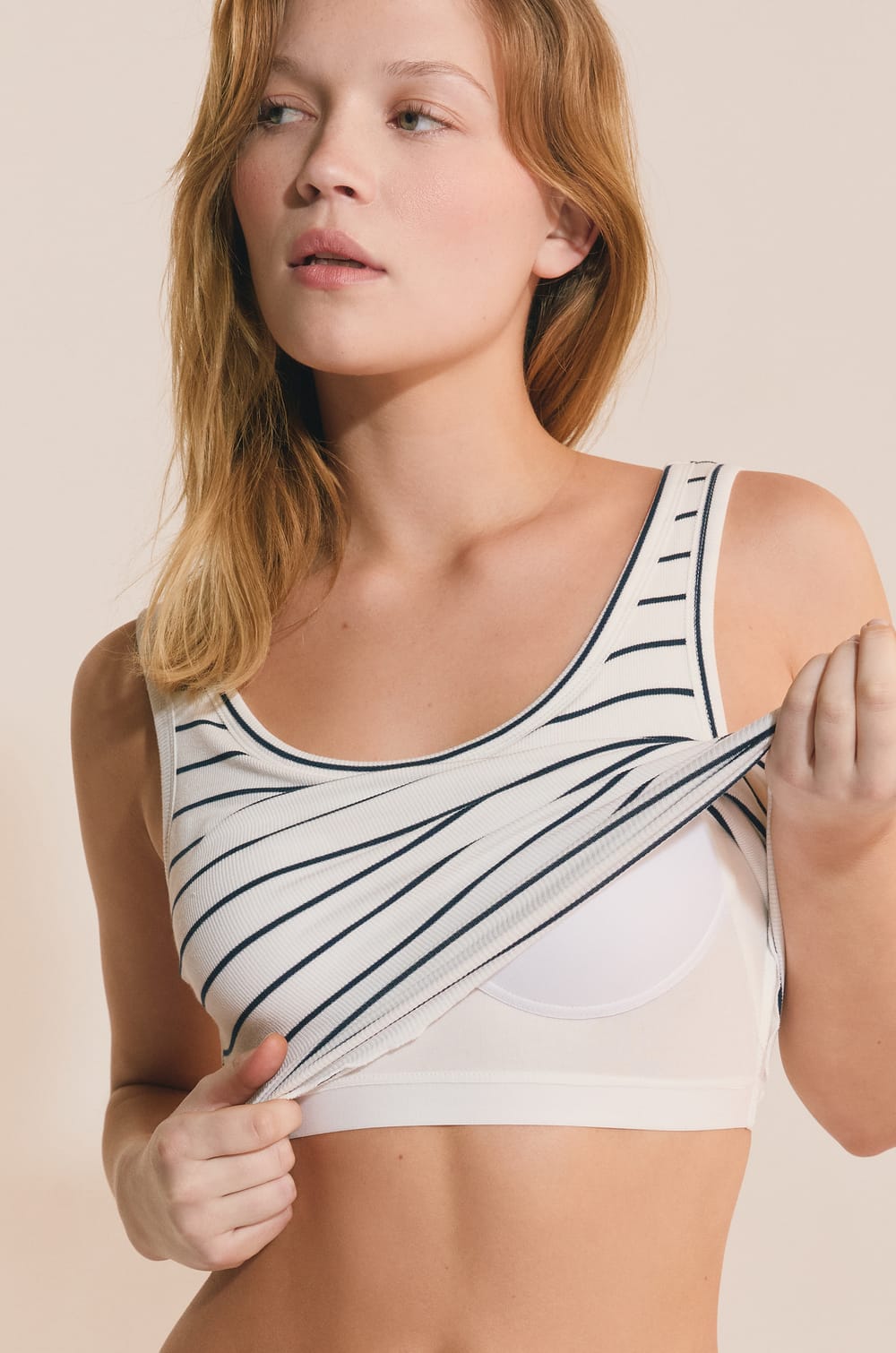 D&eacute;bardeur avec brassi&egrave;re int&eacute;gr&eacute;e;${refinementColor}