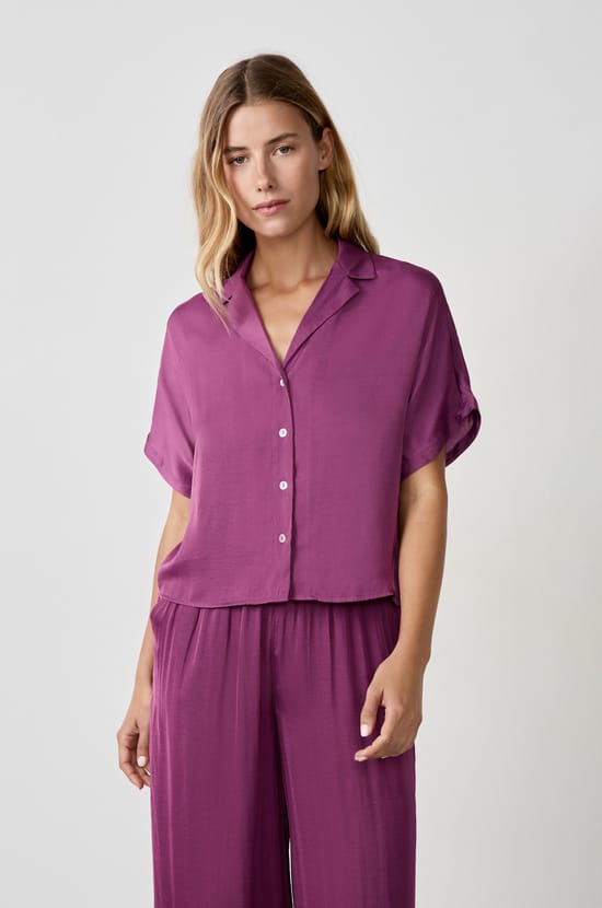 Chemise manches courtes satinée;${refinementColor}