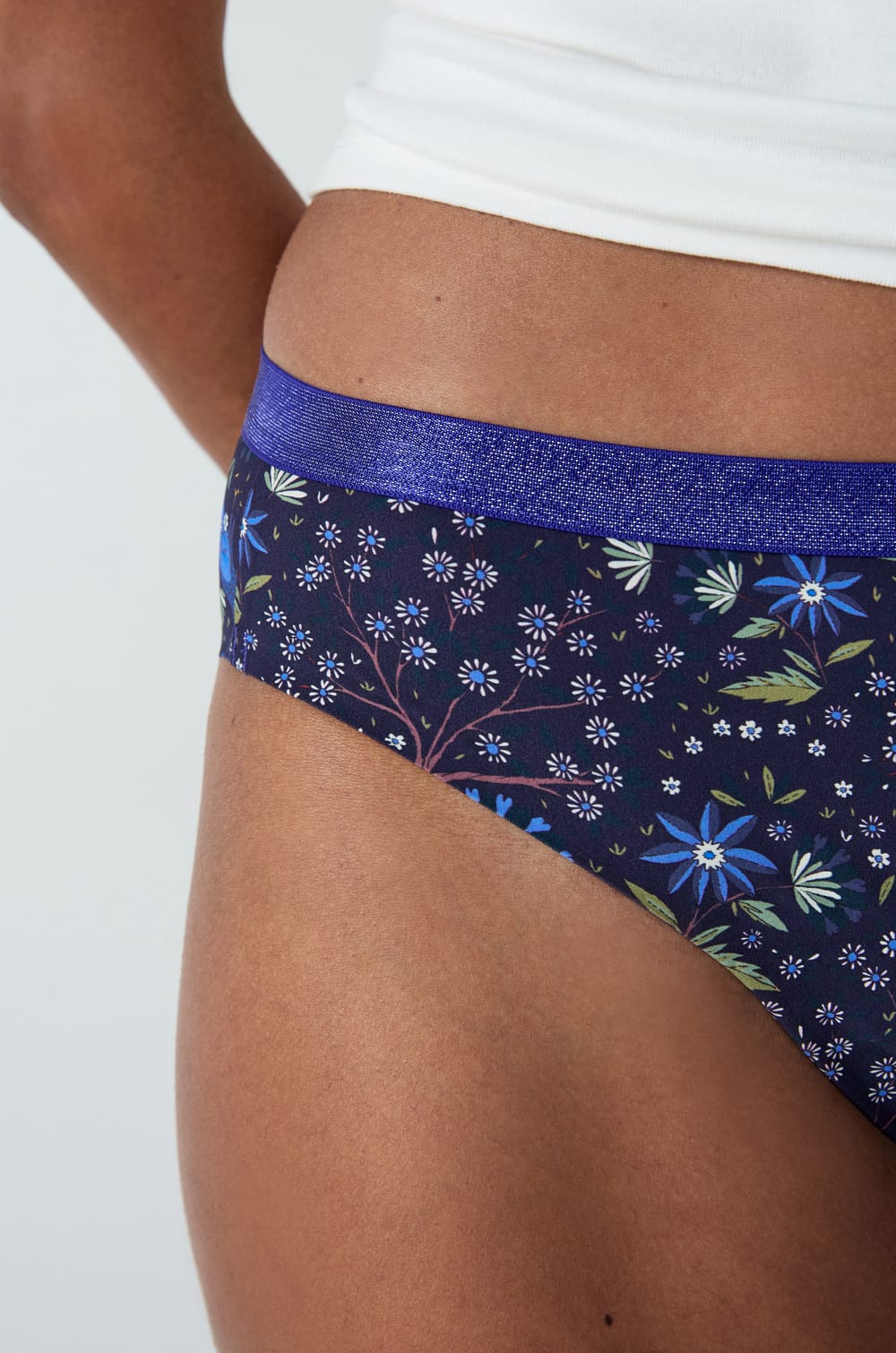 Braguitas menstruales - Flujo abundante;${refinementColor}