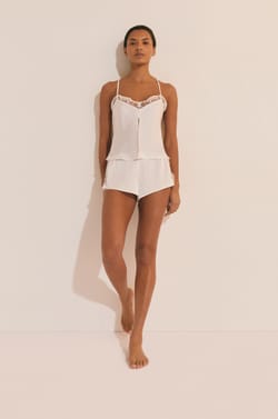 Short satin&eacute;;${refinementColor}