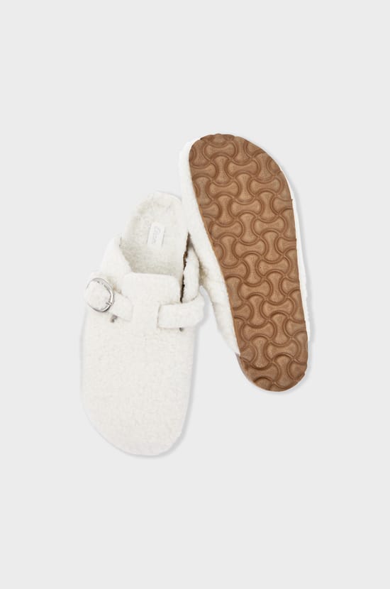 Chaussons mules fausses fourrures;${refinementColor}