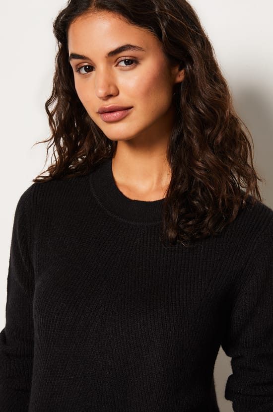 Robe courte en maille;${refinementColor}