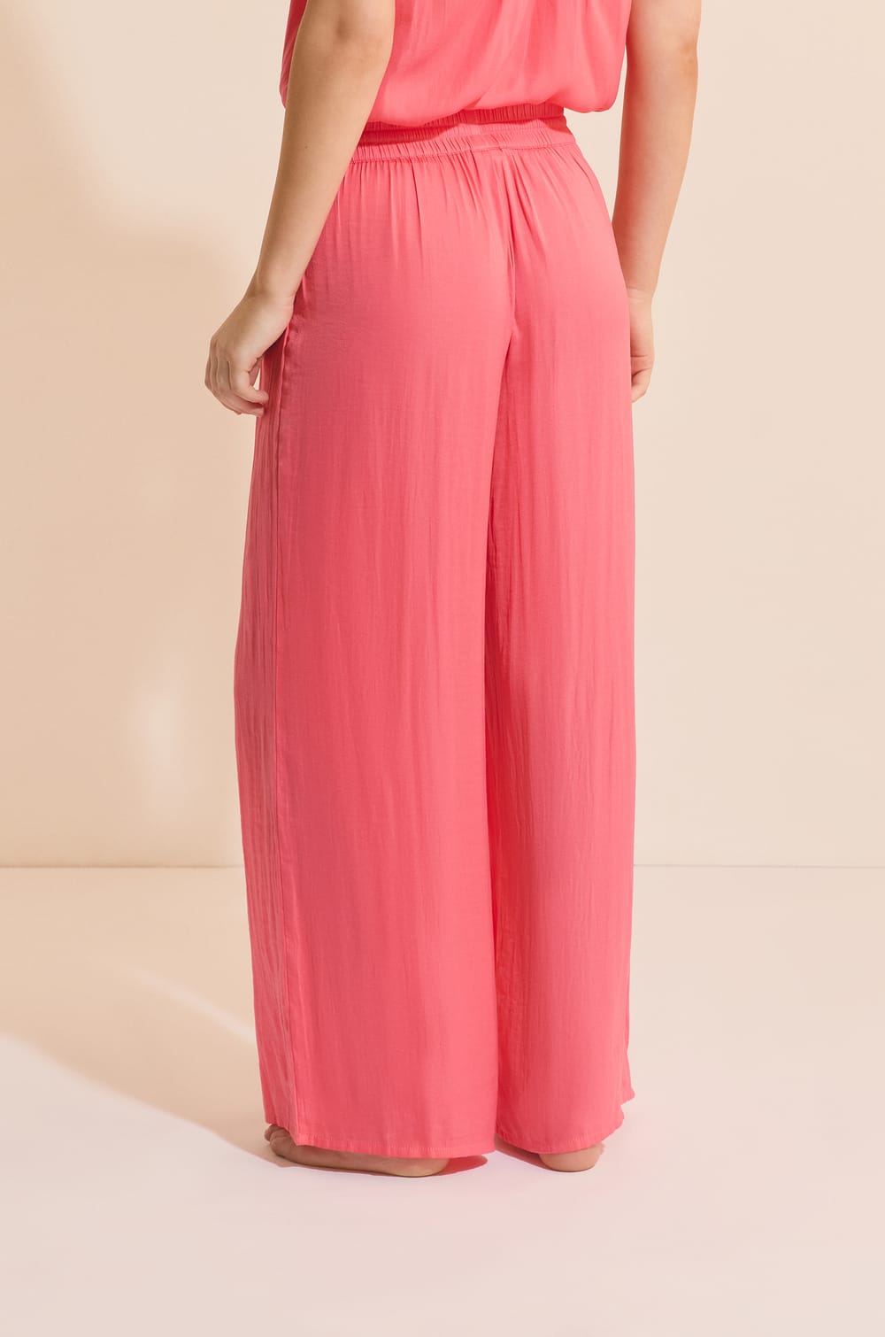 Pantalon satin&eacute; coupe large;${refinementColor}