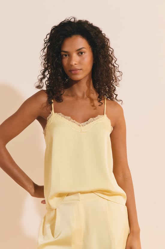 Caraco satin&eacute; avec dentelle;${refinementColor}