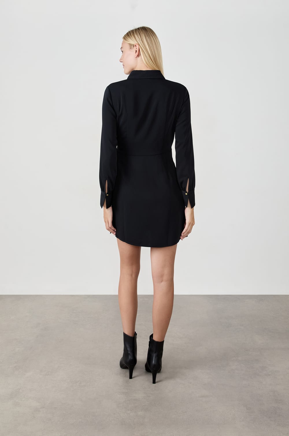 Robe chemise courte;${refinementColor}