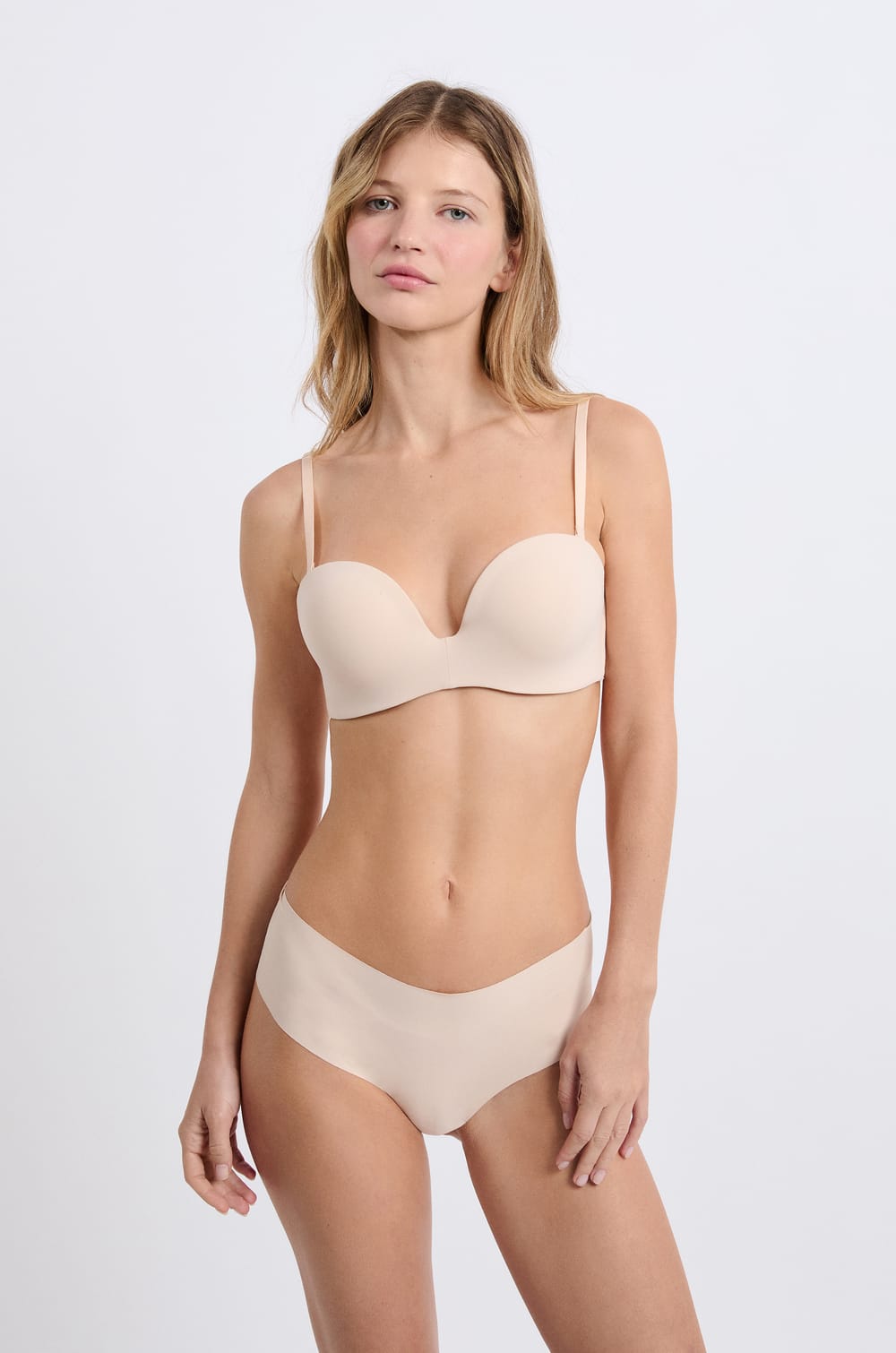 Sujetador bandeau de microfibra push-up con tirantes extra&iacute;bles;${refinementColor}