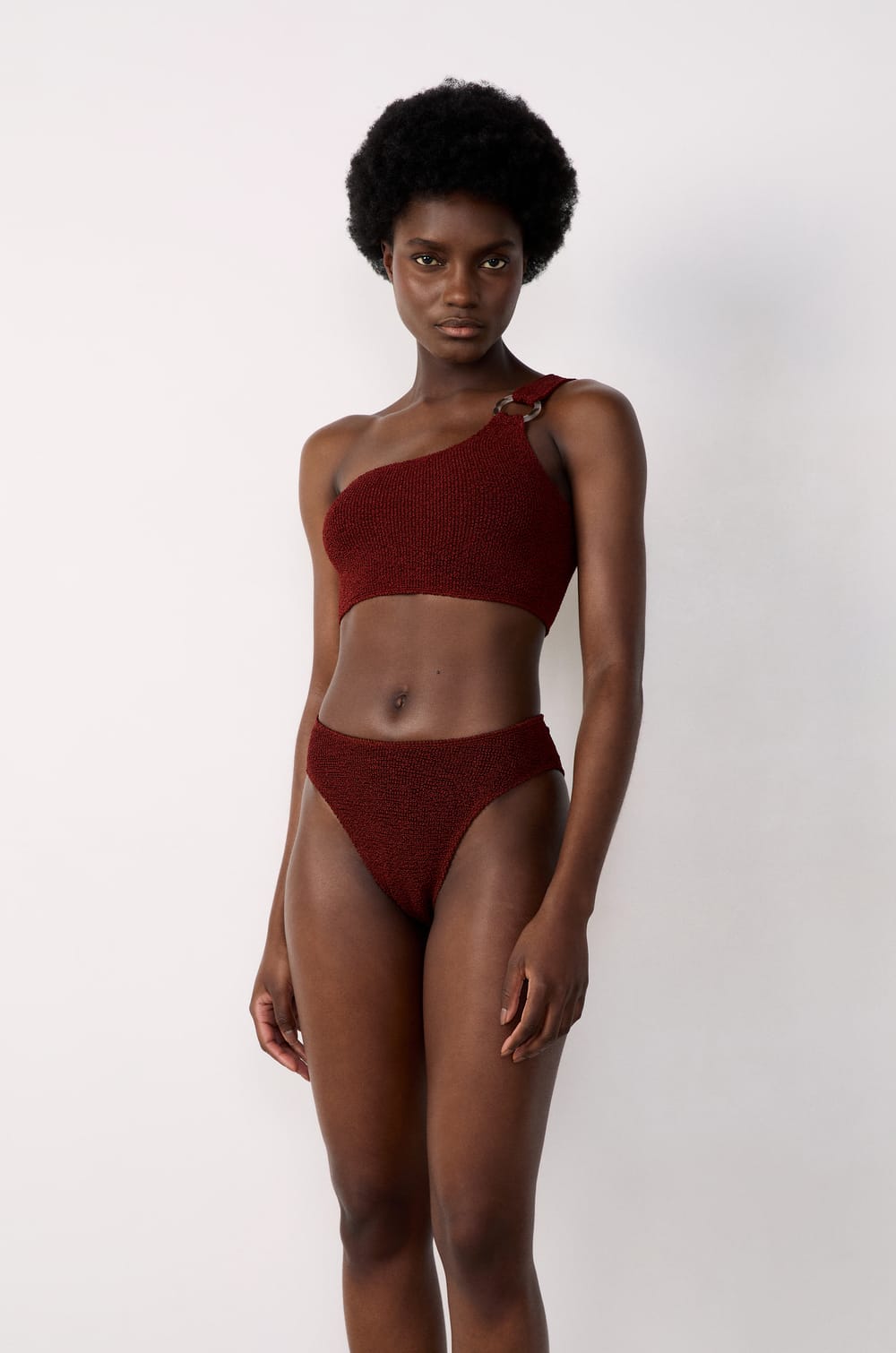 High-leg bikini in stretch material bikini bottom;${refinementColor}