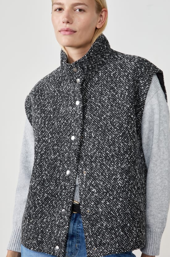 Sleeveless Jacket;${refinementColor}