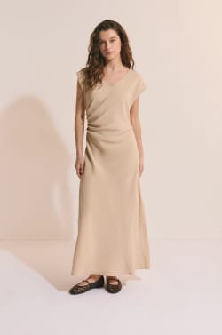 Robe longue &agrave; col b&eacute;nitier;${refinementColor}