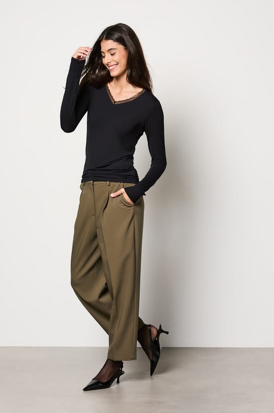 Straight Leg Trousers;${refinementColor}