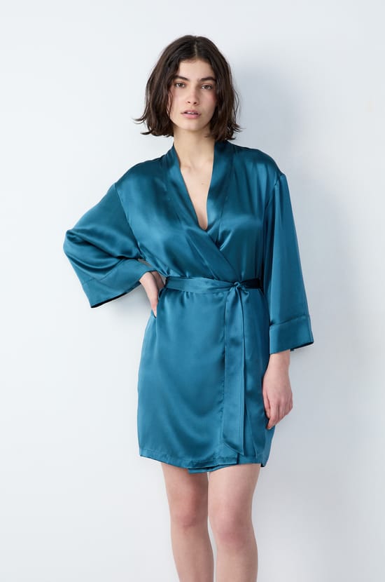 Silk Robe;${refinementColor}