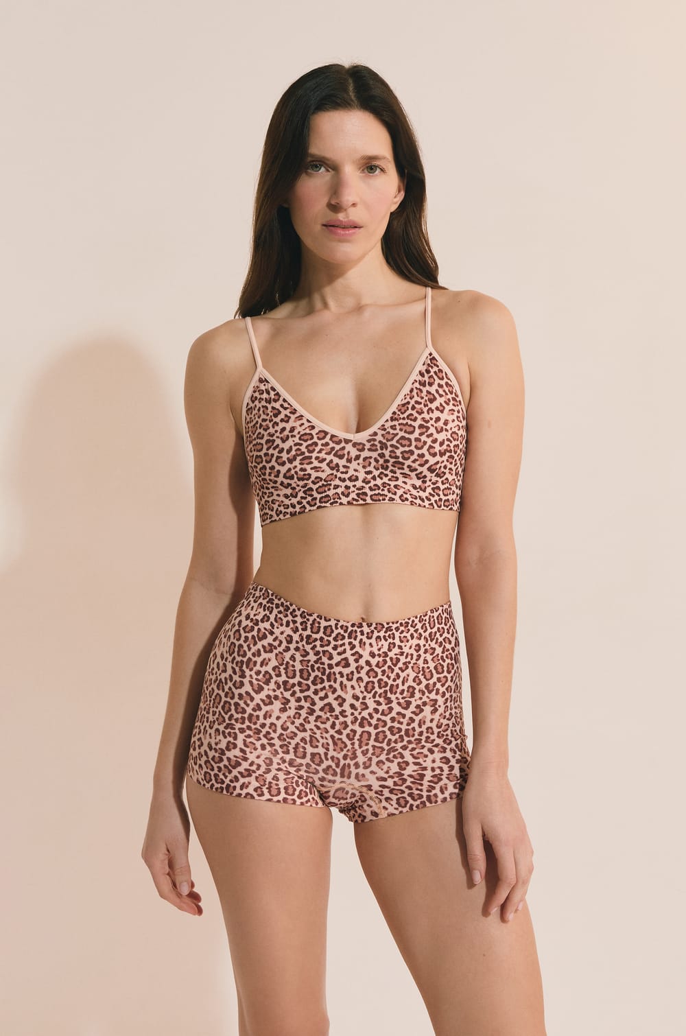 Soutien-gorge brassi&egrave;re col V;${refinementColor}