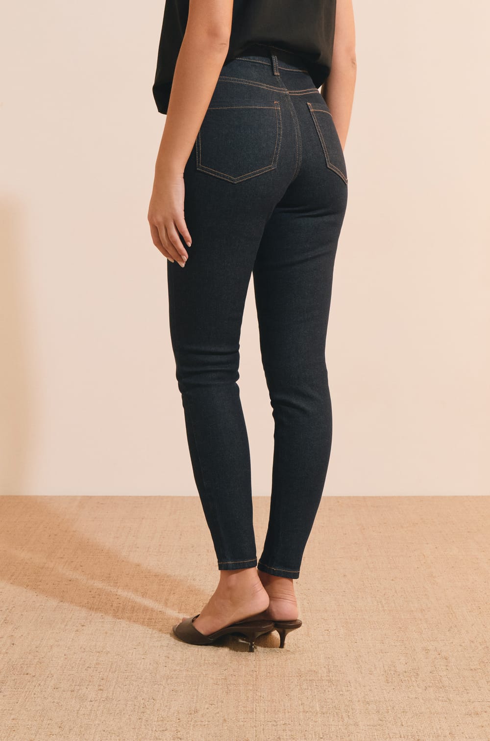 Slim Cut Jeans;${refinementColor}