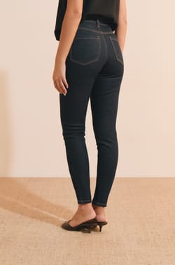 Slim Cut Jeans;${refinementColor}