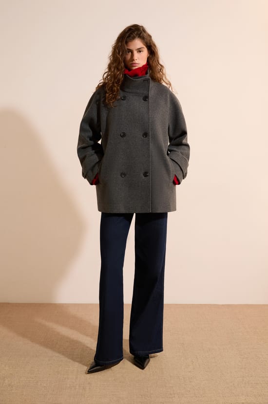 Manteau court col montant avec laine;${refinementColor}