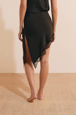 Jupe midi asym&eacute;trique avec d&eacute;tails dentelle;${refinementColor}