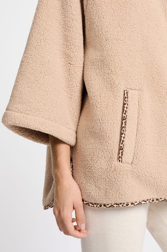 Veste avec détails à motifs effet polaire;${refinementColor}