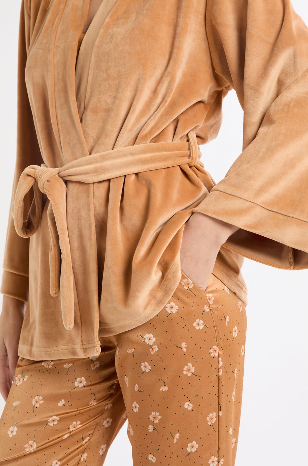 Ensemble de pyjama 3 pièces satiné à motifs fleurs;${refinementColor}