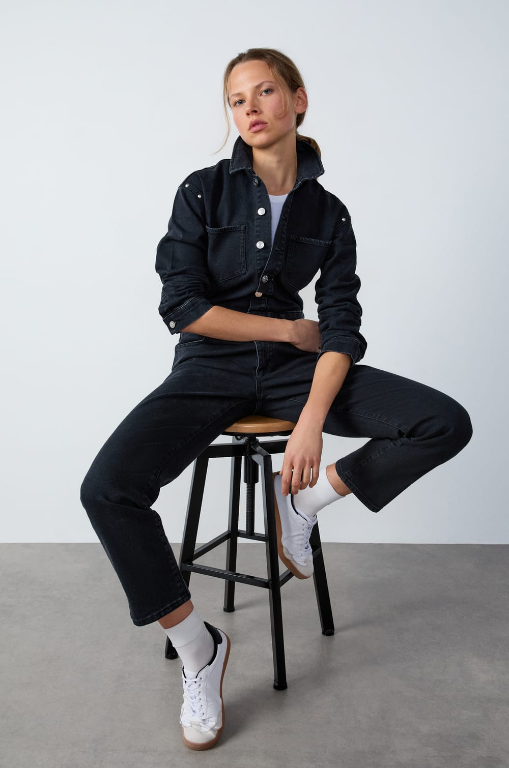 Combinaison en jean effet clouté;${refinementColor}