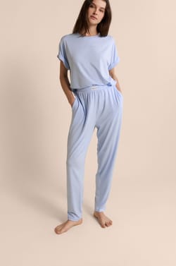 Pantalon de pyjama droit &eacute;lastiqu&eacute; r&eacute;alis&eacute; avec une fibre enrichie en Aloe Vera;${refinementColor}